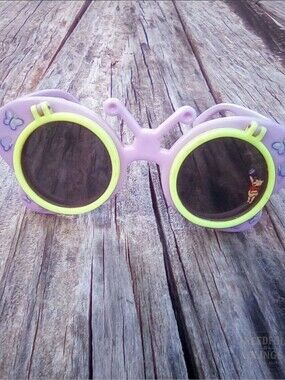 Disney Pooh Kids Butterfly Flip-Up Sunglasses 🐻